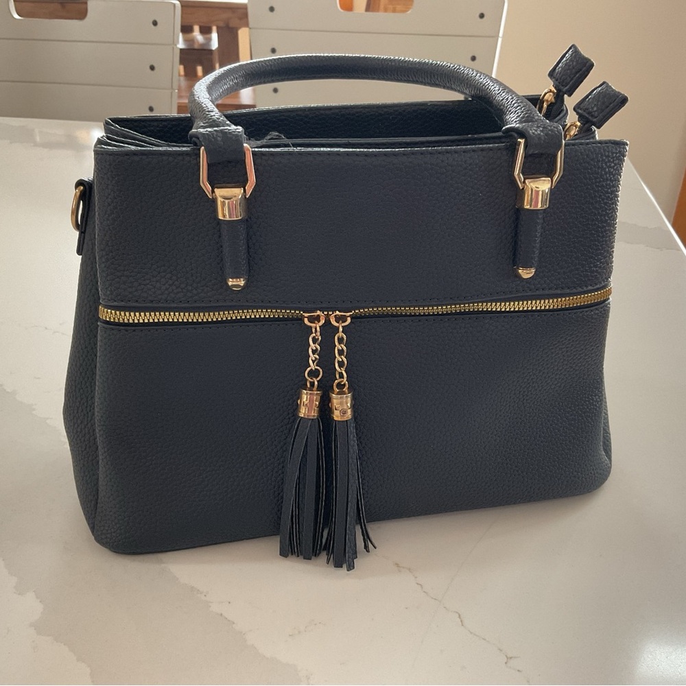 KK Xiu navy blue handbag. Excellent condition